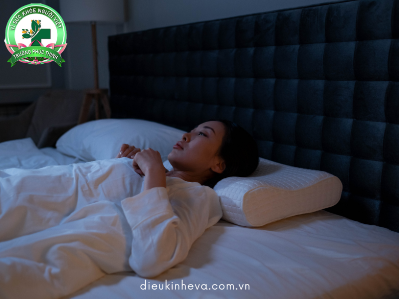 Giấc ngủ của nữ giới có thể bị ảnh hưởng do nội tiết tố bị rối loạn