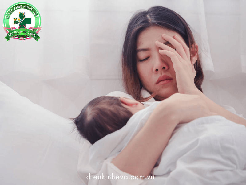 Mẹ bỉm sữa bị rối loạn nội tiết tố rất dễ mất ngủ