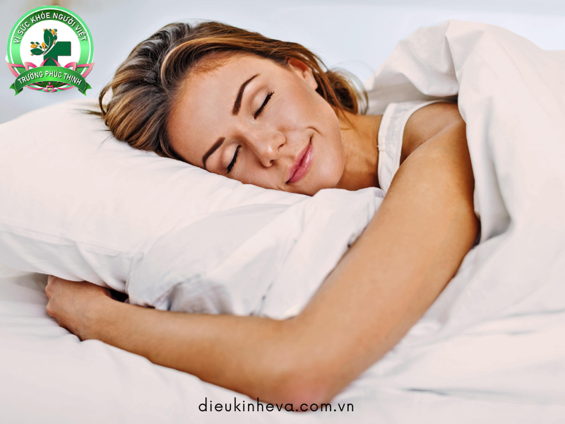Ngủ đủ giấc giúp cân bằng nội tiết tố cho phụ nữ tuổi 40