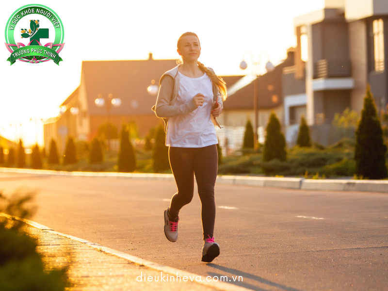 Chạy bộ giúp tăng cường lưu thông máu, giảm đau bụng kinh
